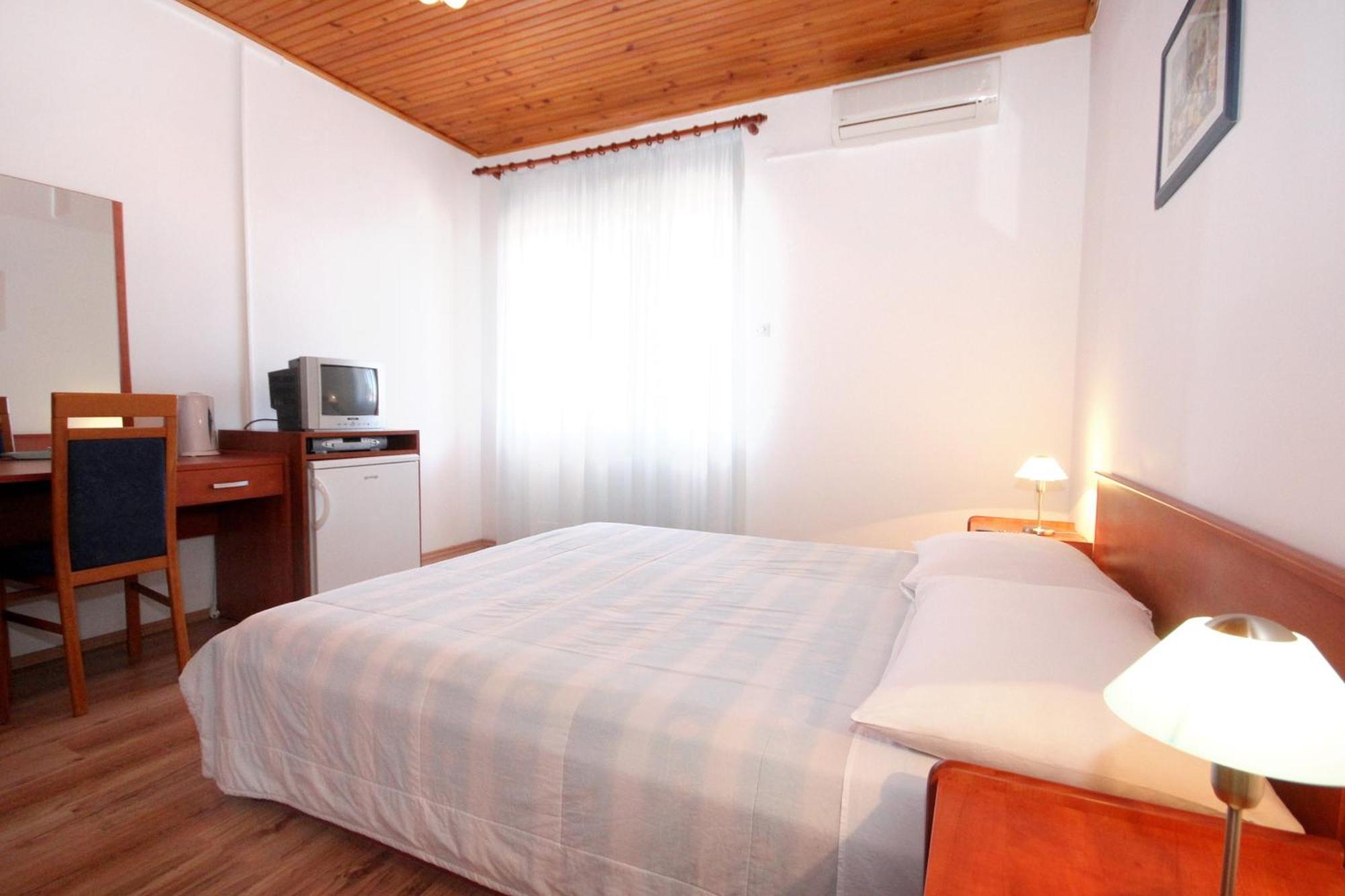 Apartments And Rooms By The Sea Mandre, Pag - 3557 Kolan Pokój zdjęcie
